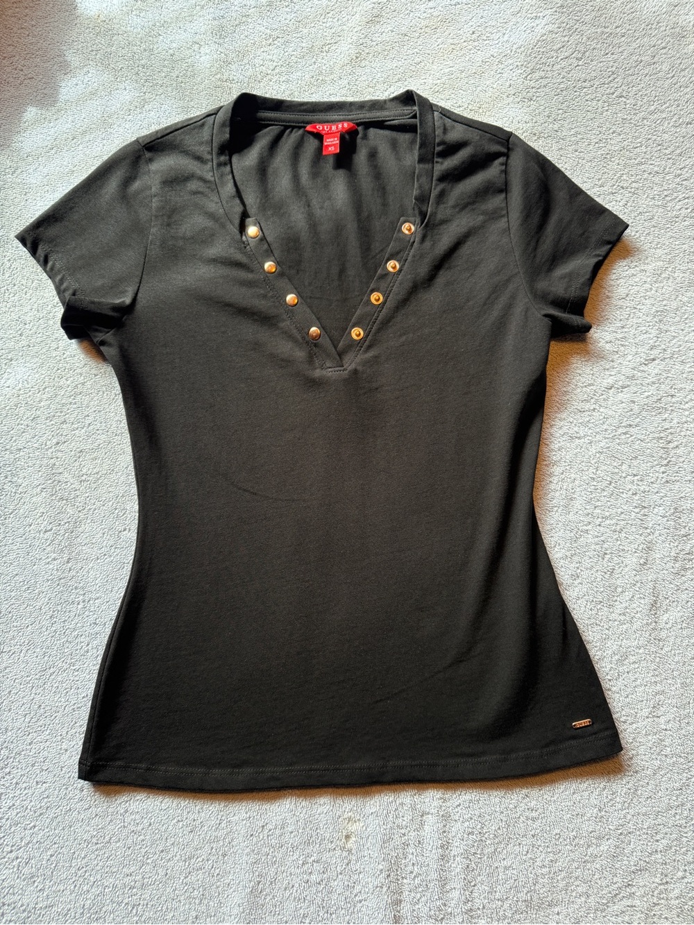 GBG Los Angeles Black Short Sleeve V-Neck Top with Gold Clasps